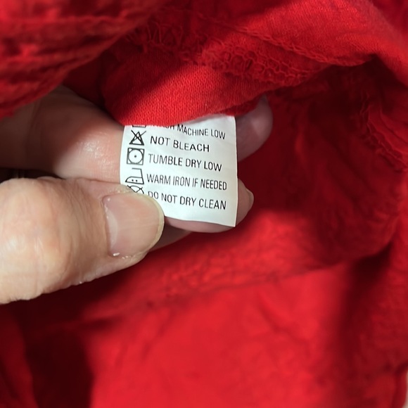 Chapare Red Embroidered 100% Cotton Blouse Made in Peru Size Large B0 - Picture 6 of 6